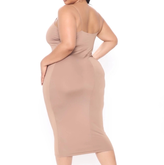 Fashion Nova midi dress - Picture 2 of 3